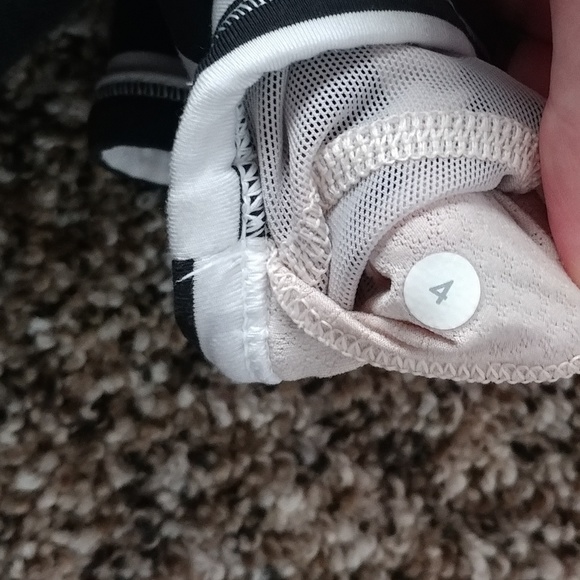*One left*Lululemon white and black sports bra - Picture 4 of 5